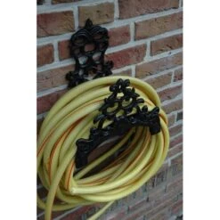 Esschert Design Tuinslanghouder Met Sierlijke Krullen -Gardena Verkoopwinkel tuinslanghouder sierdecoratie 1484053881 3 600